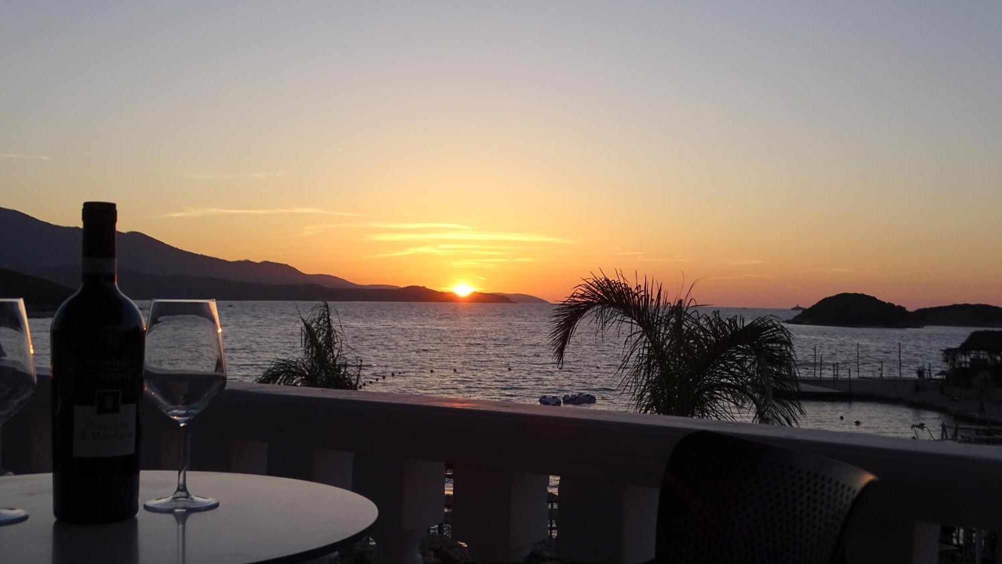 Aparthotel Melina'S Seaside Retreat Ksamil Exteriér fotografie